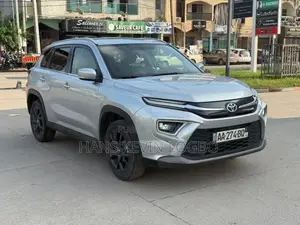 Toyota Urban Cruiser 2024 Gris