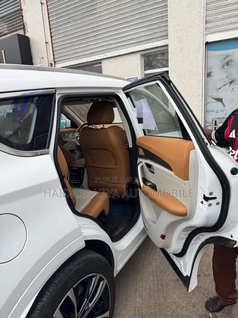 Jetour X70 Plus 2025 Blanc