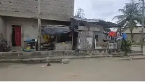 *TERRAIN À VENDRE – M’BADON* Emplacement Privilégié, Juste Derri