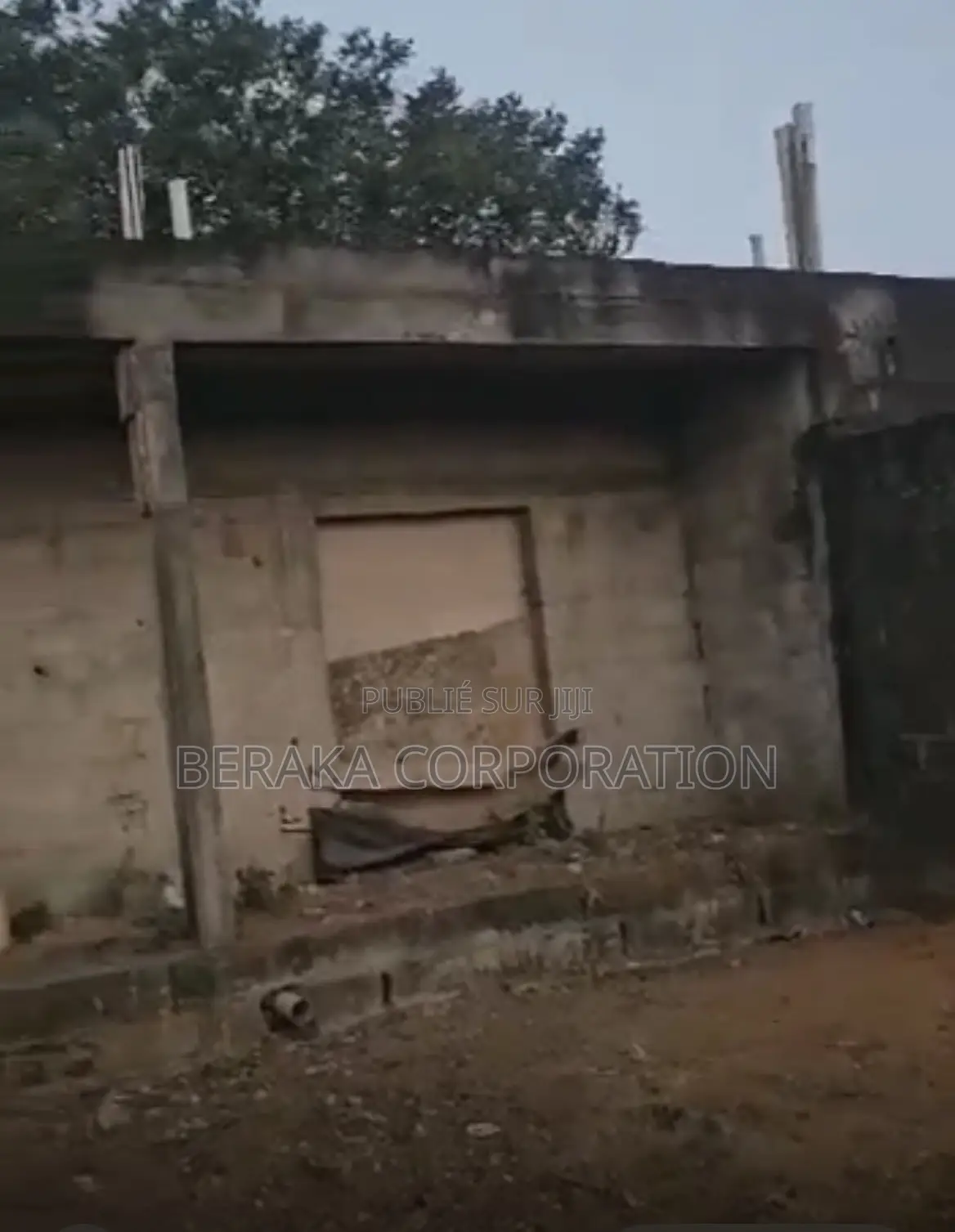 *TERRAIN À VENDRE – ANGRÉ DJÔROBITE 2* Belle Parcelle en Plein Q