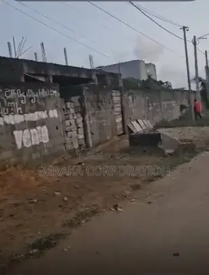 *TERRAIN À VENDRE – ANGRÉ DJÔROBITE 2* Belle Parcelle en Plein Q
