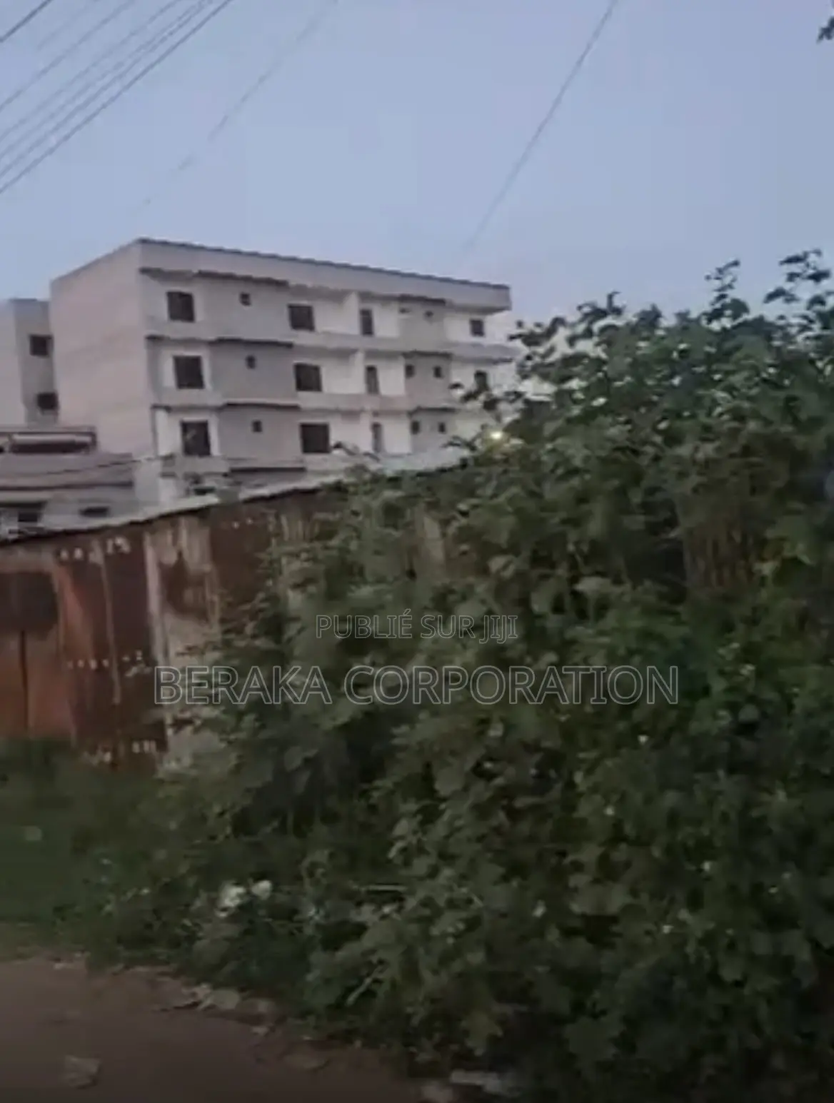 *TERRAIN À VENDRE – ANGRÉ DJÔROBITE 2* Belle Parcelle en Plein Q