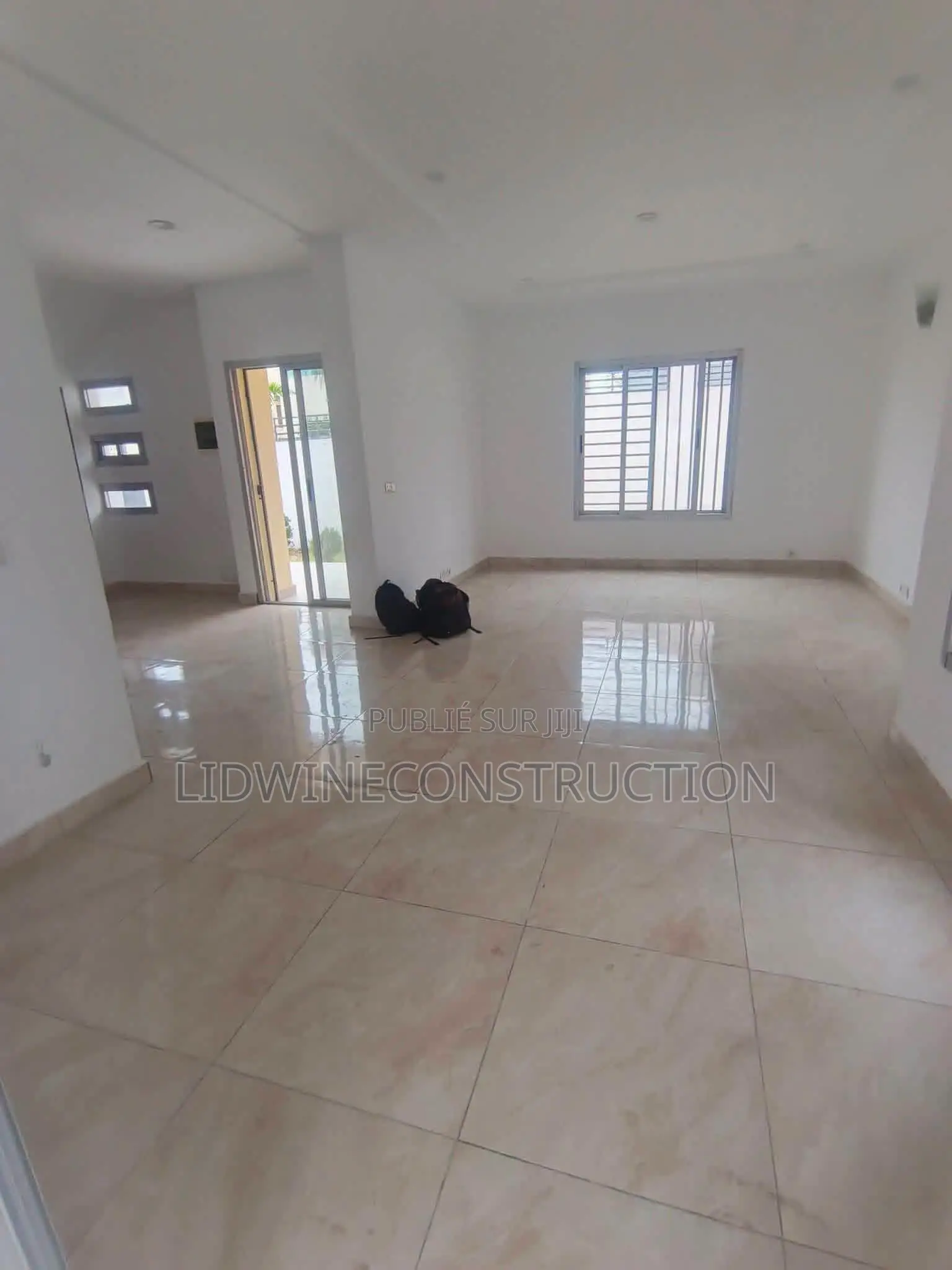 Meublé 4chbre Appartement dans Bingerville à Louer