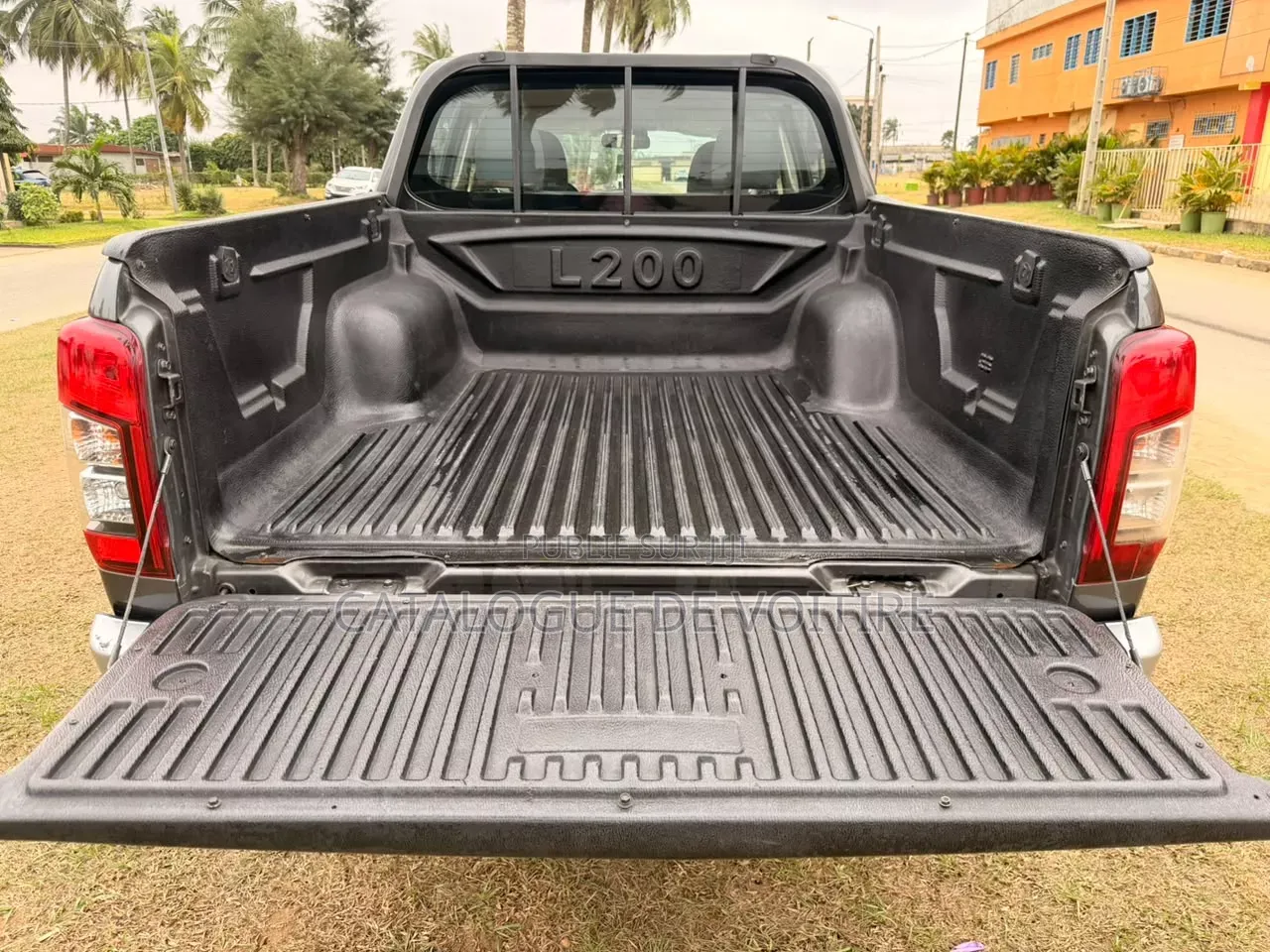 Mitsubishi L200 2022 Gris