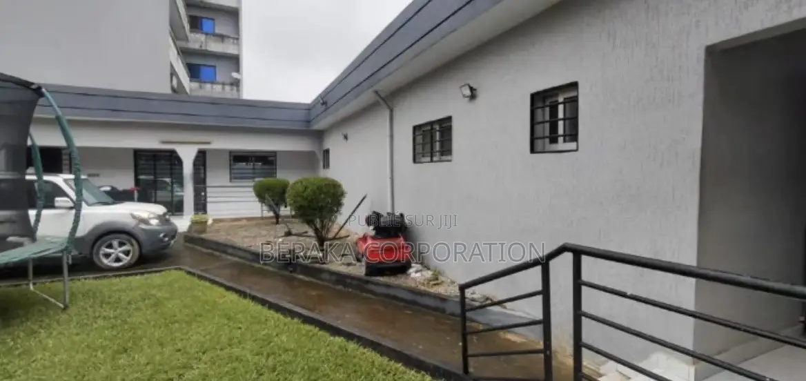 4chbre Duplex dans Beraka Corporation, Cocody à Vendre