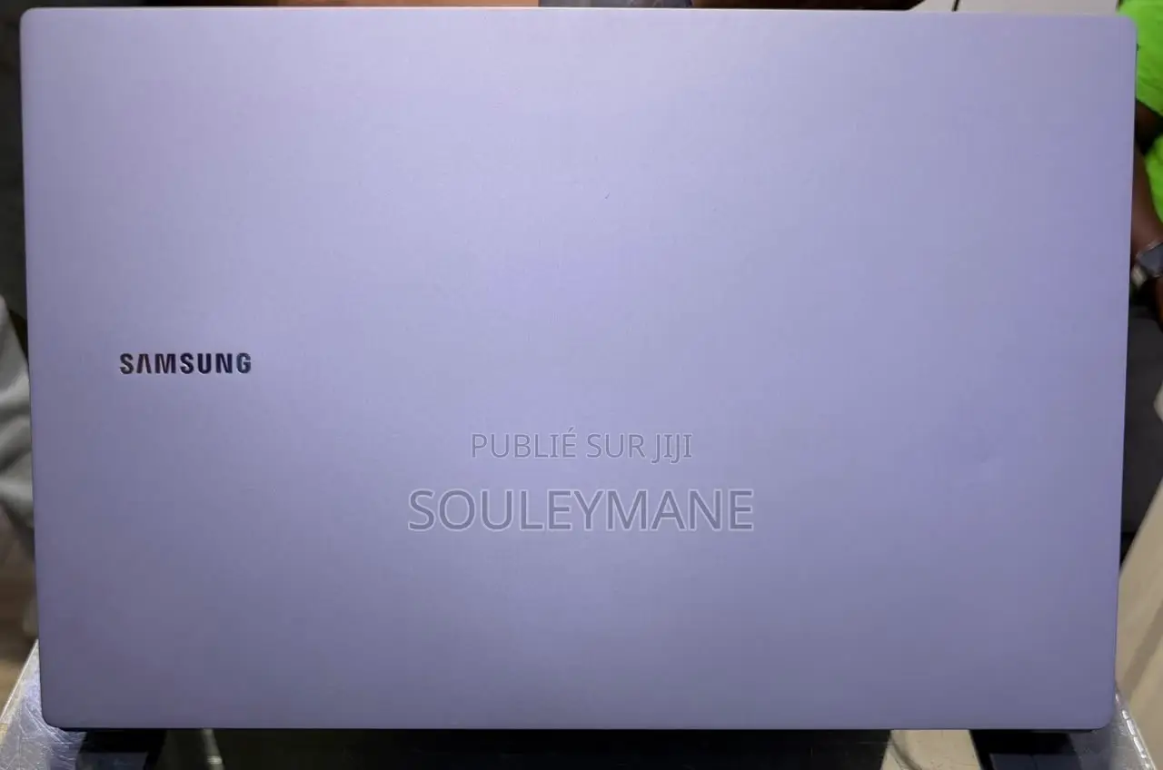 Ordinateur portable Samsung Galaxy Book4 16GB AMD Ryzen 5 SSD 512GB