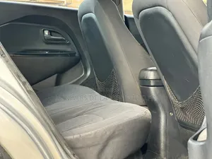 Kia Rio EX 4dr Hatchback (1.6L 4cyl 6A) 2014 Gris