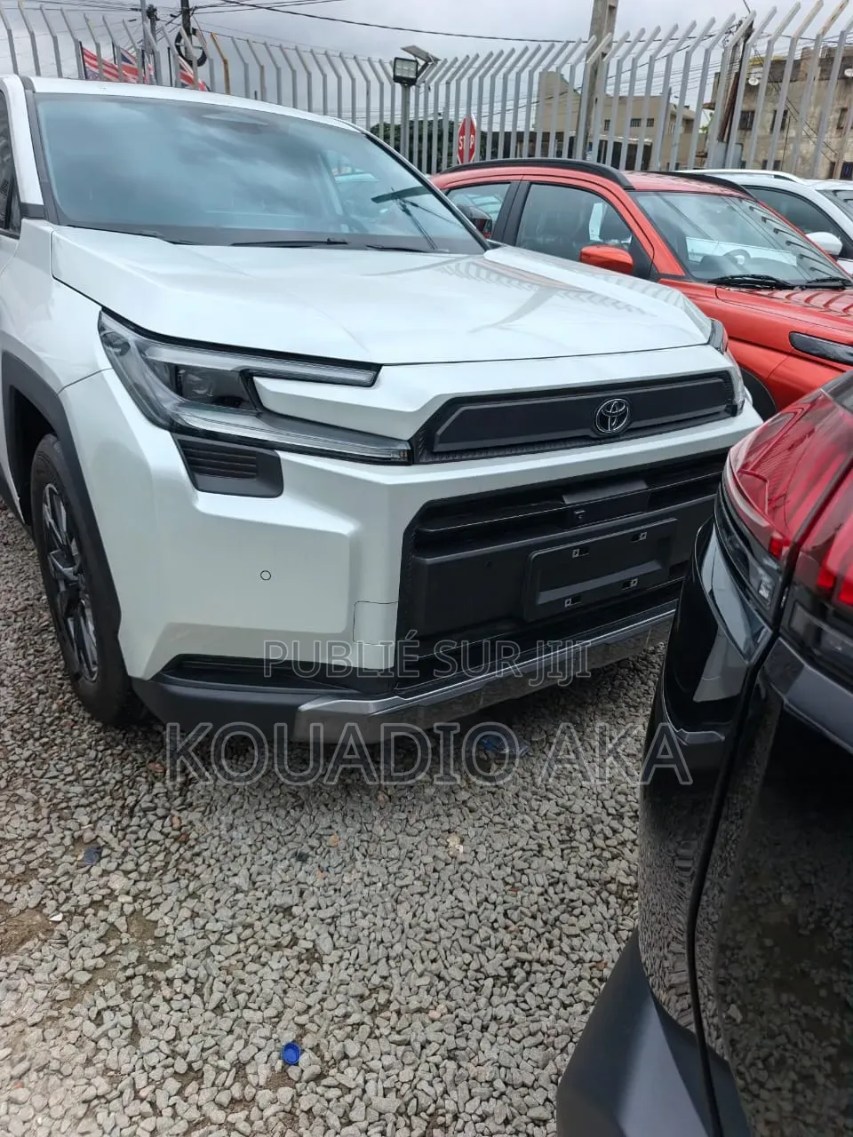 Toyota RAV4 LE 2026 Blanc cassé