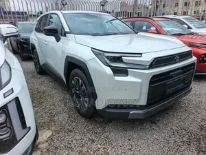 Toyota RAV4 LE 2026 Blanc cassé