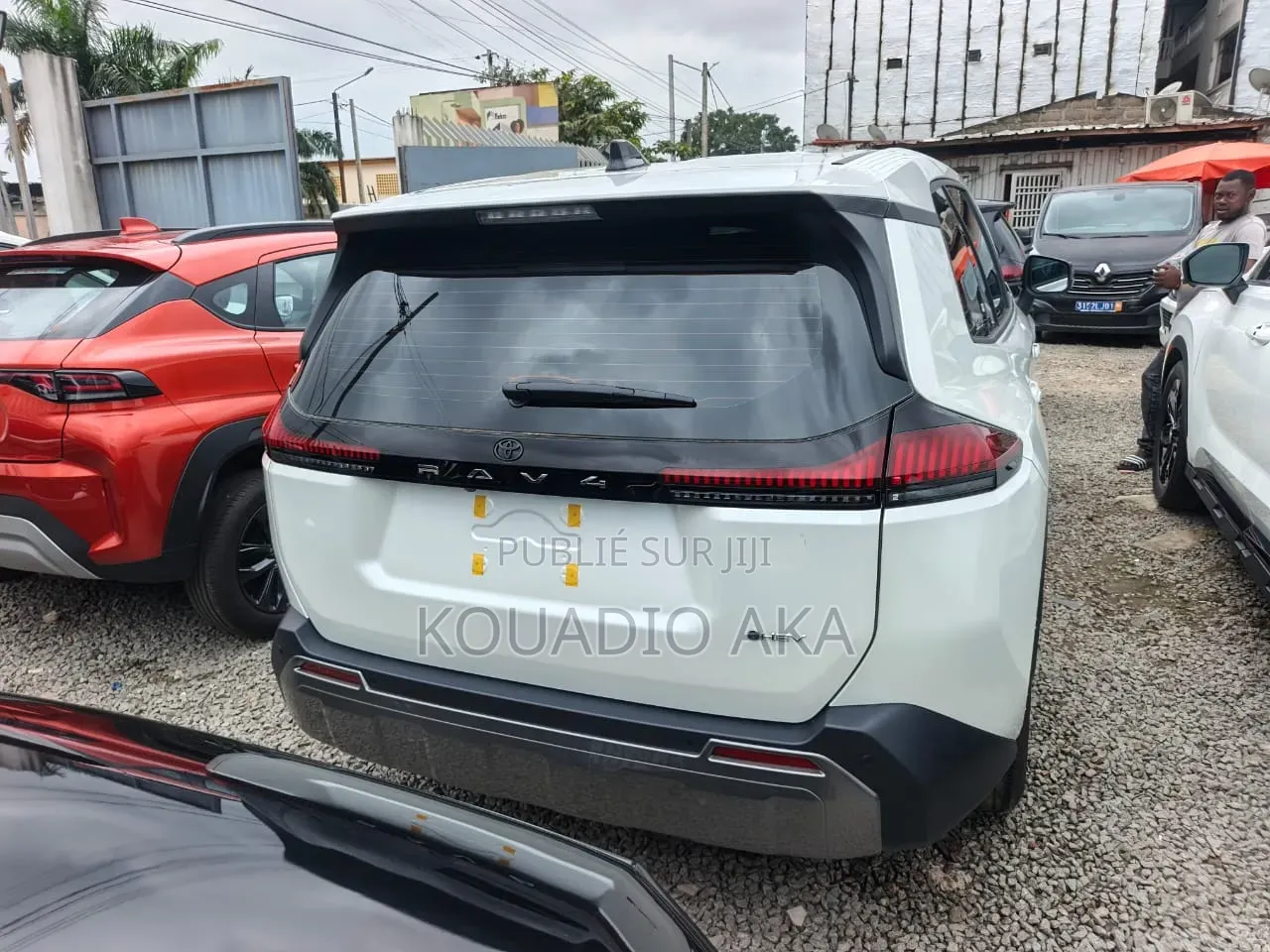 Toyota RAV4 LE 2026 Blanc cassé