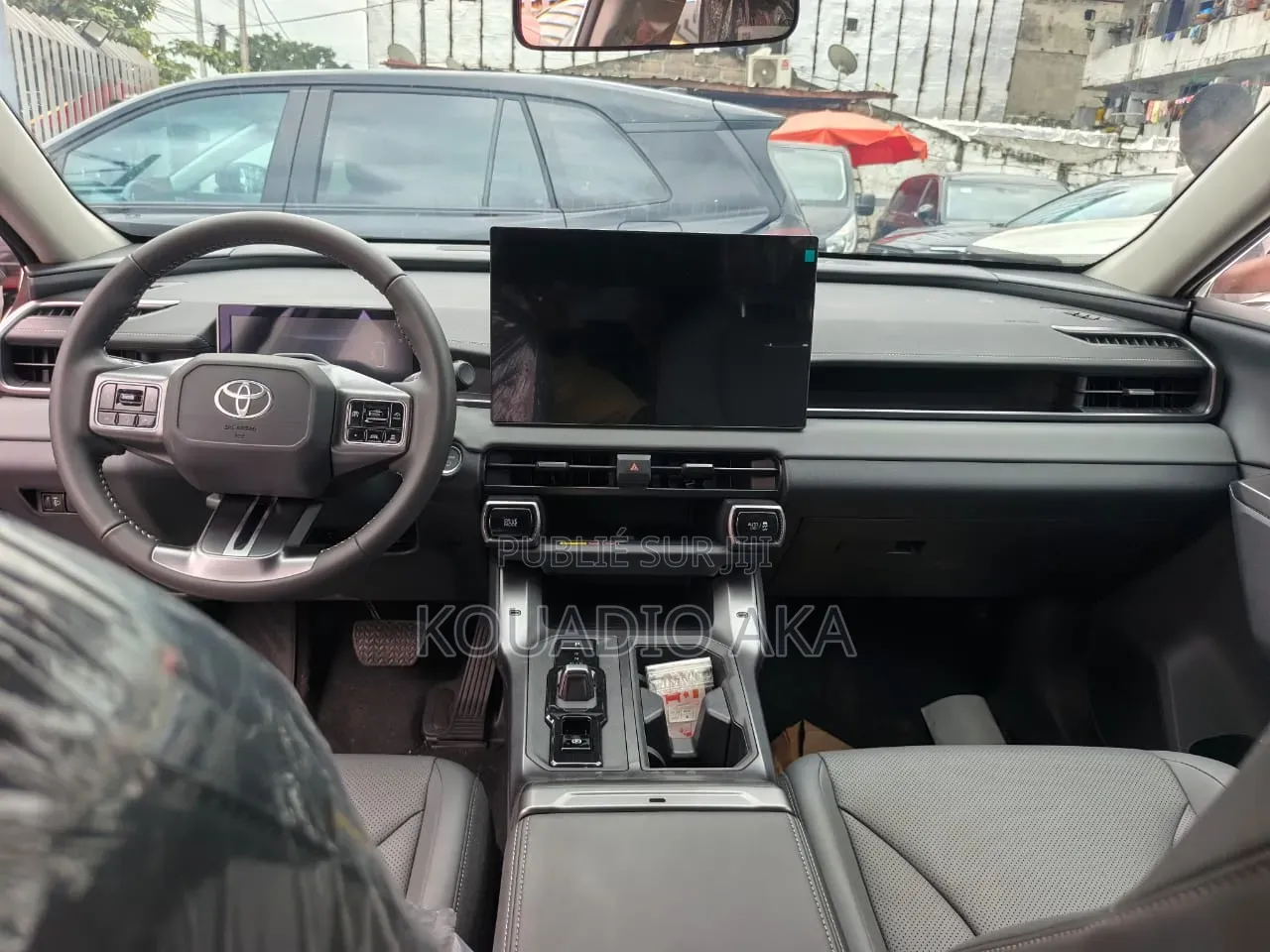 Toyota RAV4 LE 2026 Blanc cassé