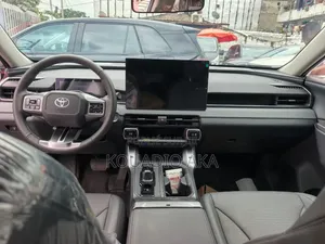 Toyota RAV4 LE 2026 Blanc cassé