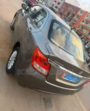 Suzuki Dzire 2024 Gris