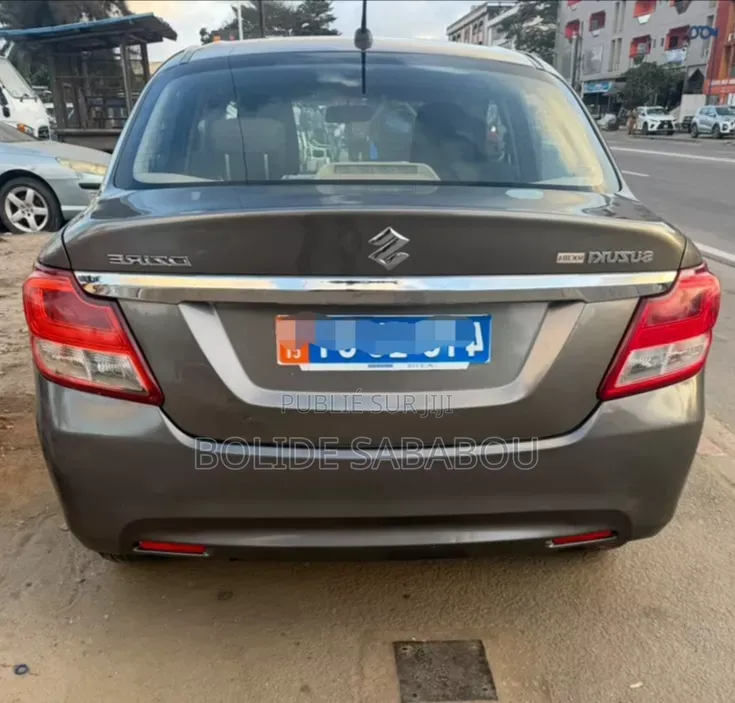 Suzuki Dzire 2024 Gris