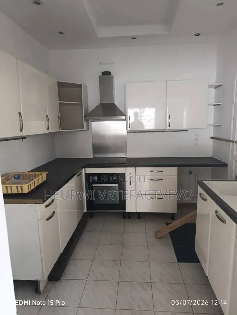 3chbre Villa dans Attoban, Cocody à Vendre