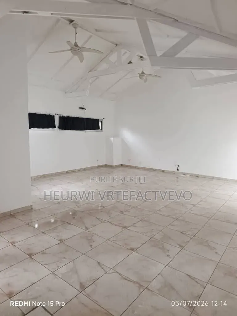 3chbre Villa dans Attoban, Cocody à Vendre