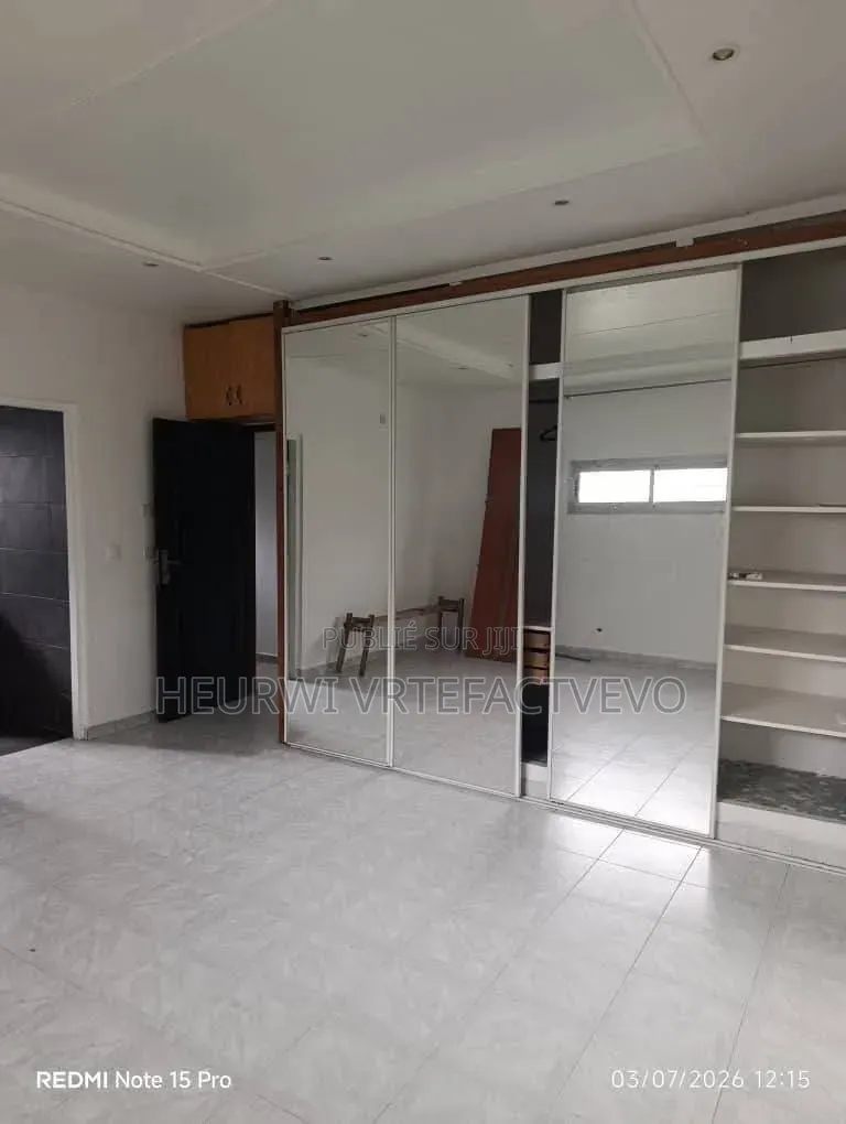 3chbre Villa dans Attoban, Cocody à Vendre