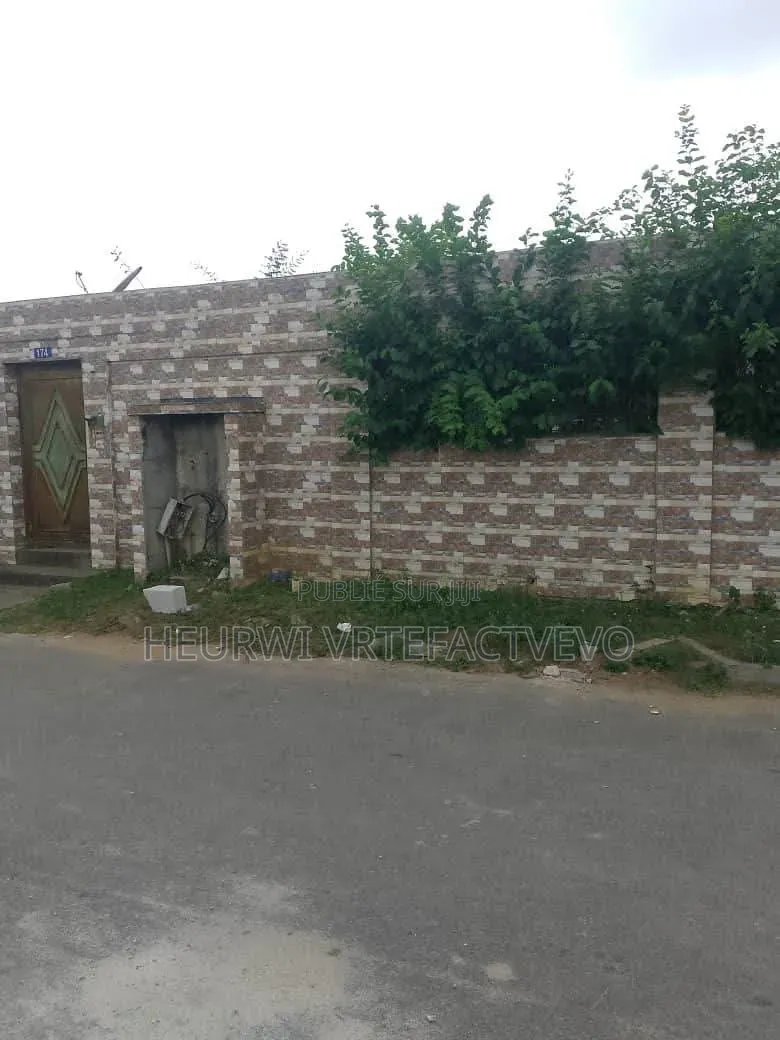 3chbre Villa dans Rivera 3, Cocody à Vendre