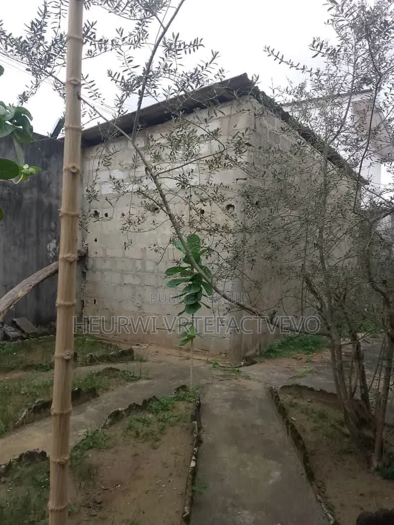 3chbre Villa dans Rivera 3, Cocody à Vendre