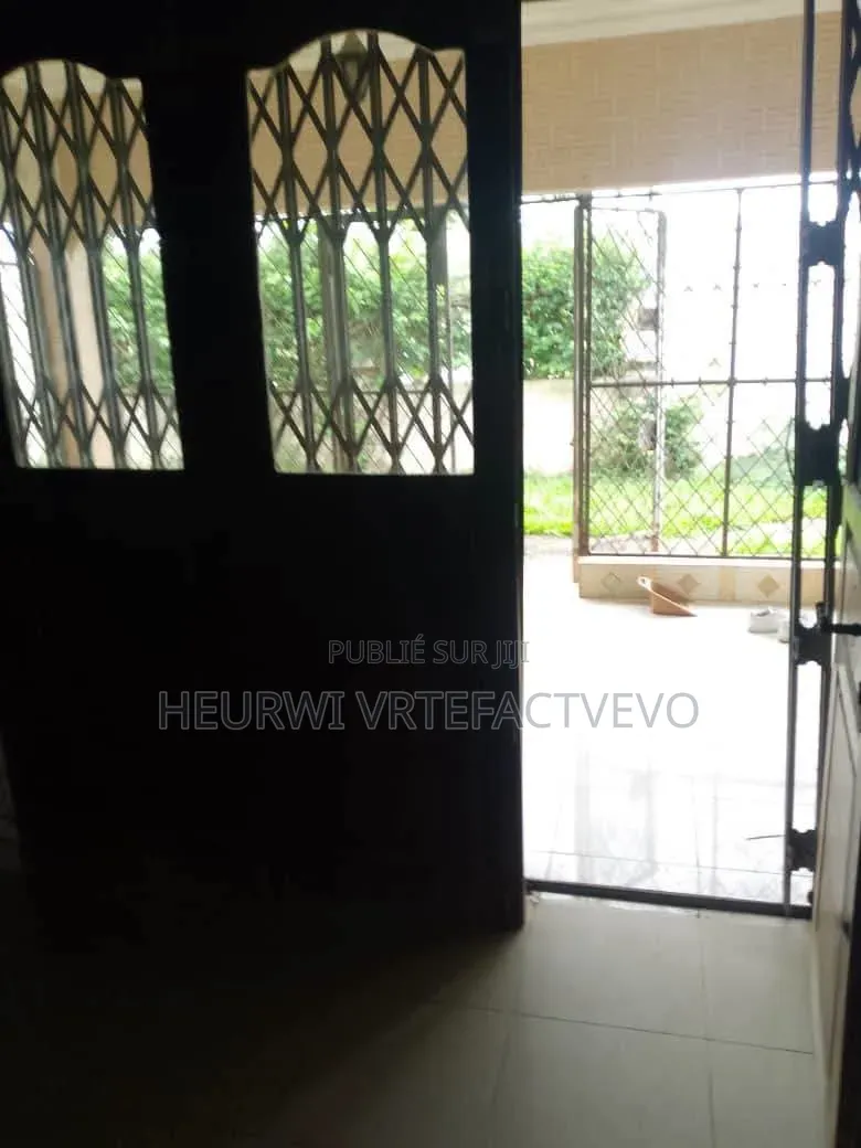 3chbre Villa dans Rivera 3, Cocody à Vendre