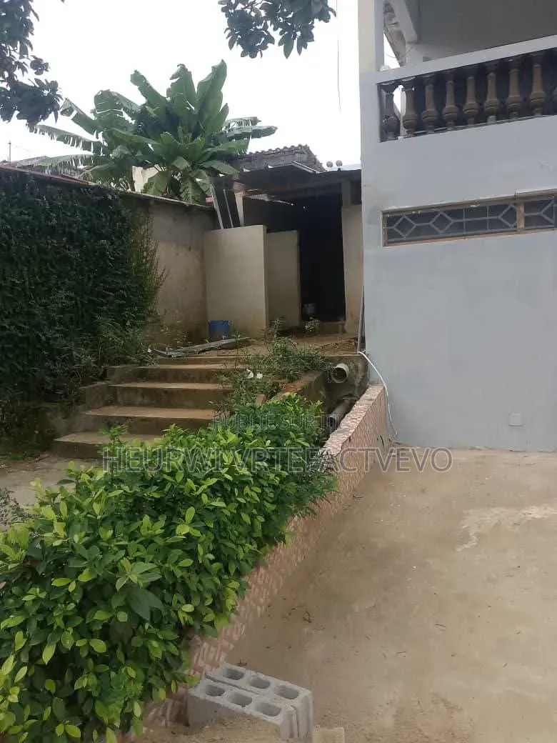 3chbre Villa dans Rivera 3, Cocody à Vendre