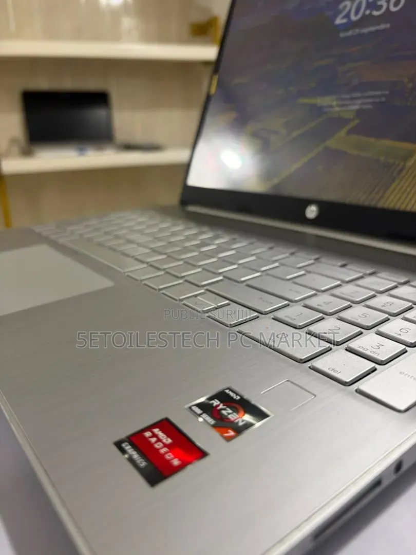 Nouveau Ordinateur portable HP 15 8GB AMD Ryzen 7 SSD 256GB