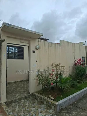 2chbre Villa dans Cité Mangnin, Cocody à Vendre