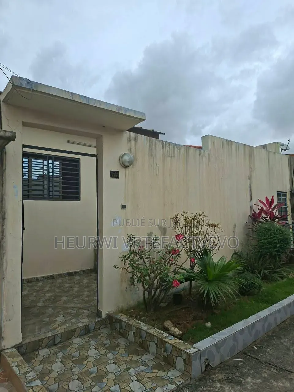 2chbre Villa dans Cité Mangnin, Cocody à Vendre