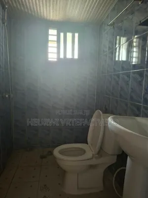 2chbre Villa dans Cité Mangnin, Cocody à Vendre