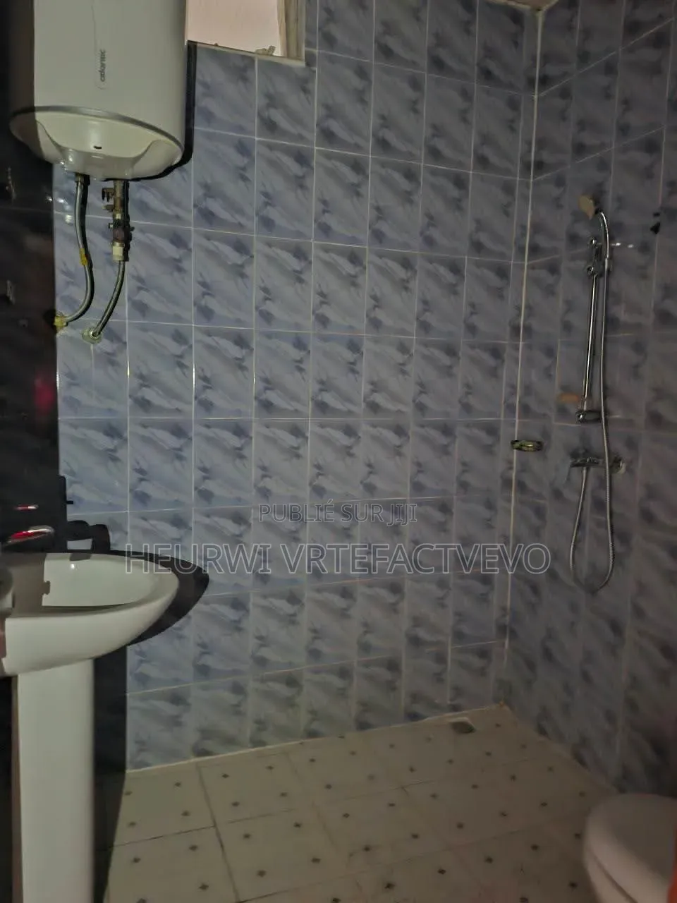 2chbre Villa dans Cité Mangnin, Cocody à Vendre