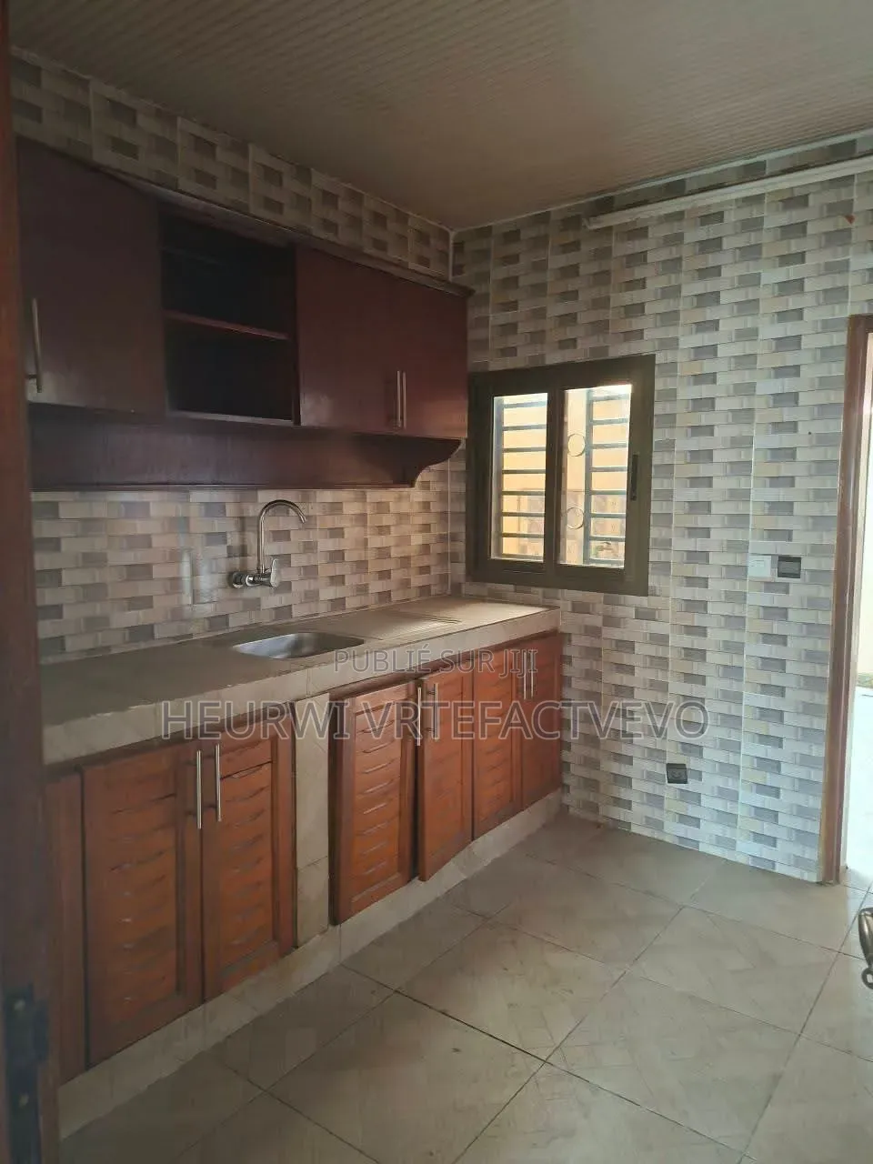 2chbre Villa dans Cité Mangnin, Cocody à Vendre