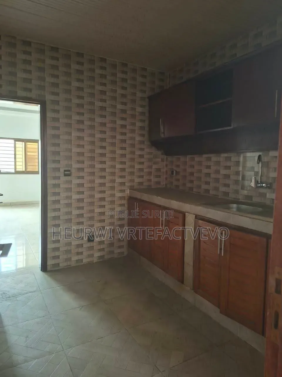 2chbre Villa dans Cité Mangnin, Cocody à Vendre