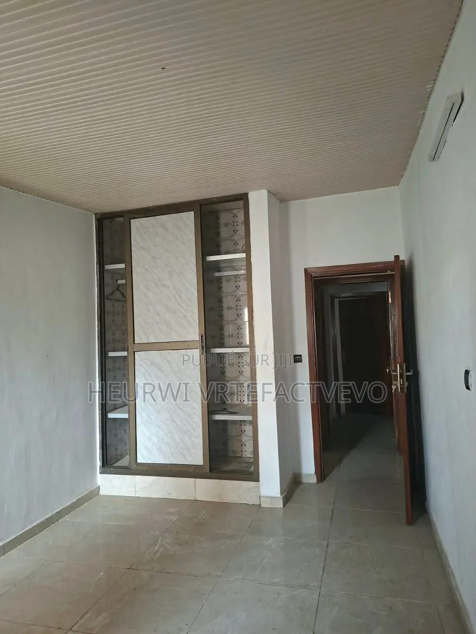 2chbre Villa dans Cité Mangnin, Cocody à Vendre