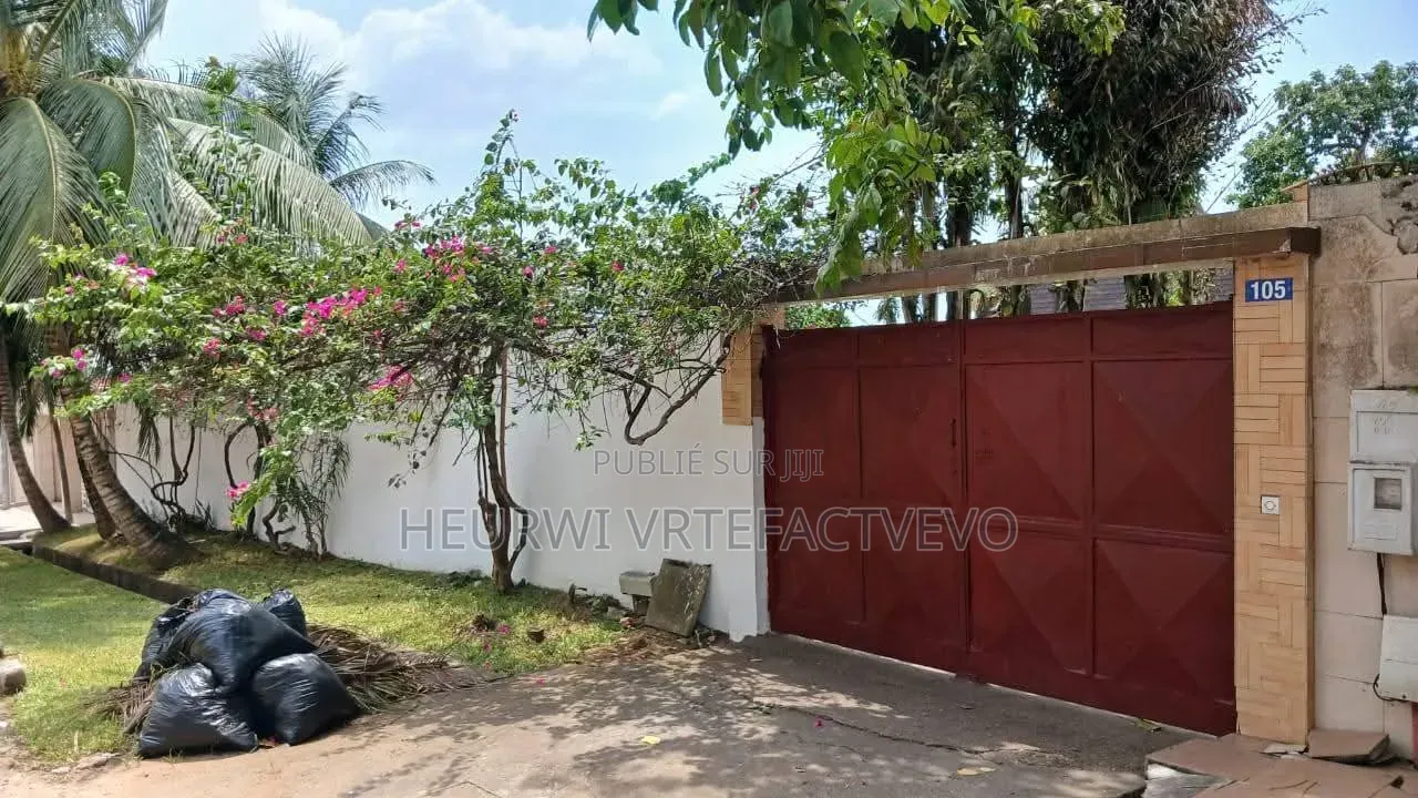 6chbre Villa dans Cocody à Vendre