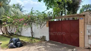 6chbre Villa dans Cocody à Vendre