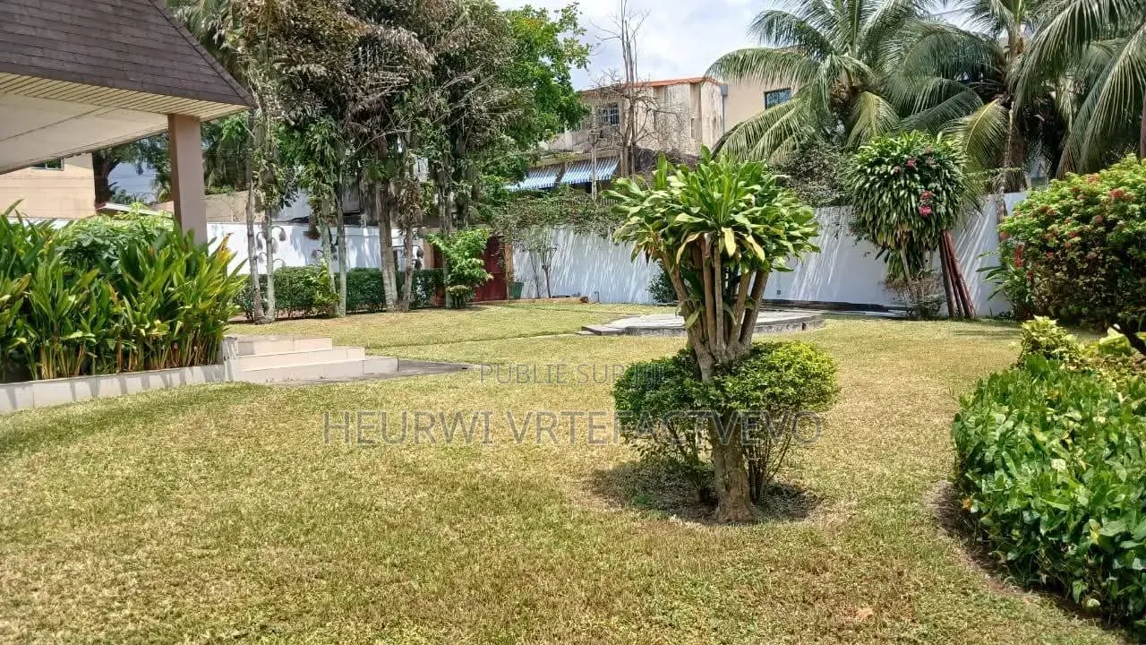 6chbre Villa dans Cocody à Vendre