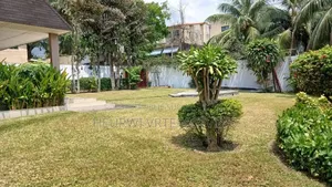 6chbre Villa dans Cocody à Vendre