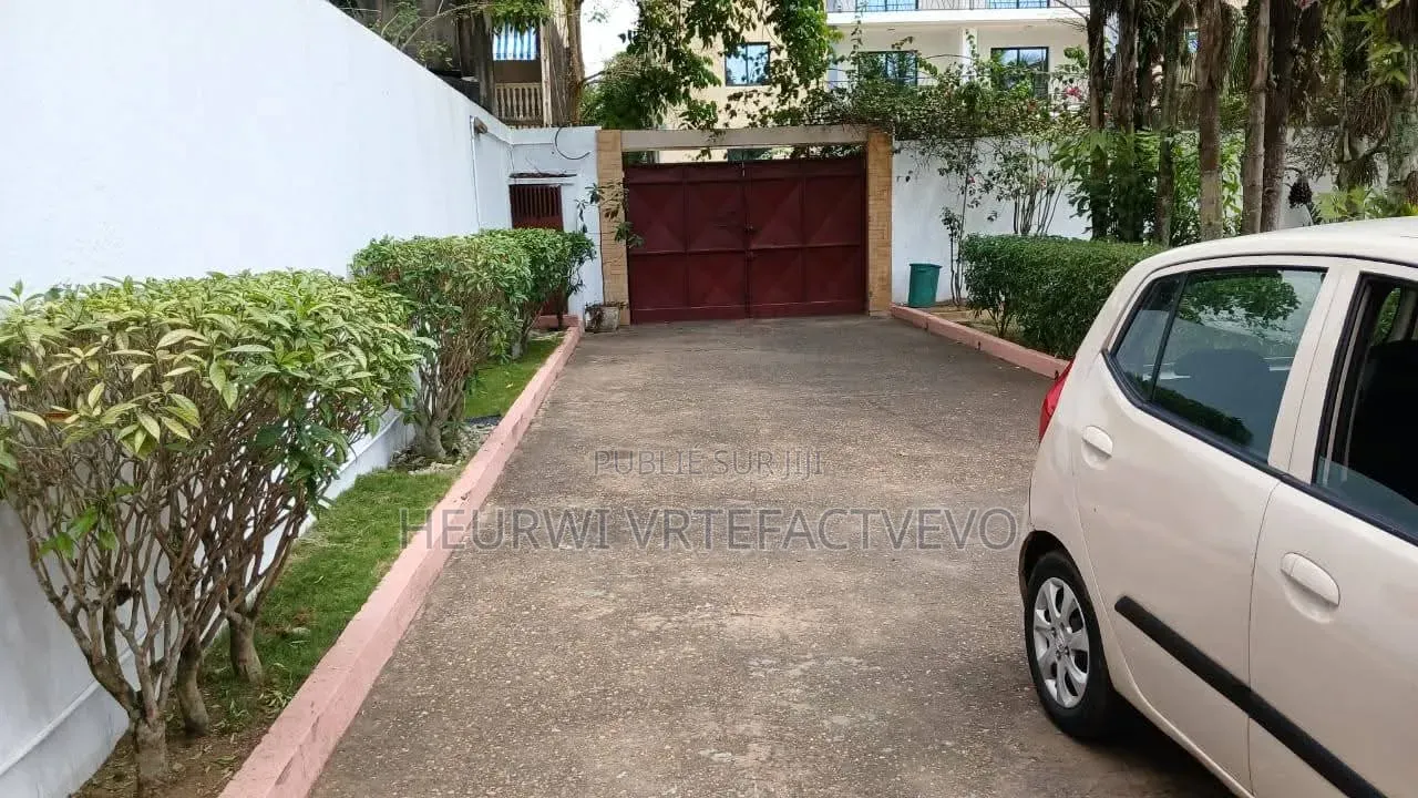 6chbre Villa dans Cocody à Vendre