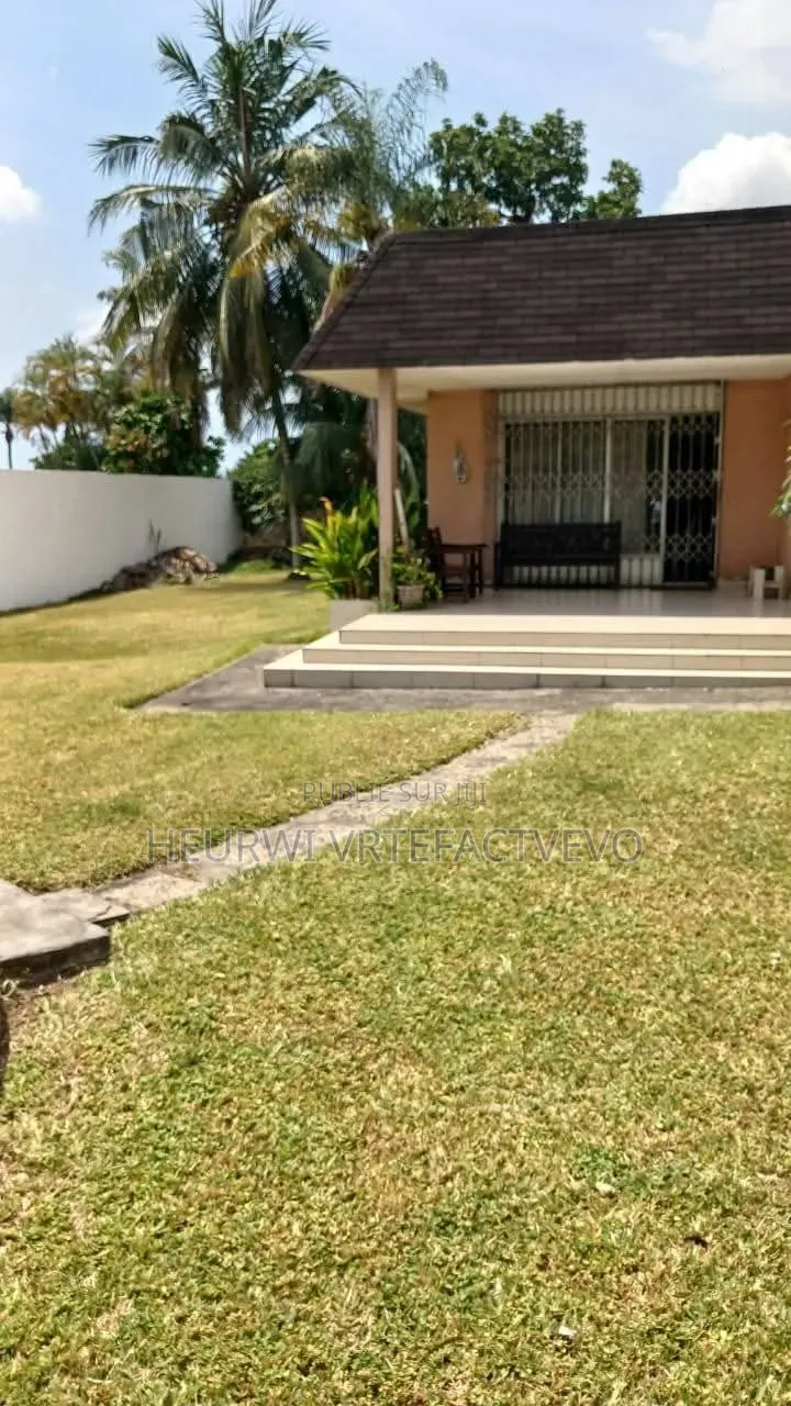 6chbre Villa dans Cocody à Vendre