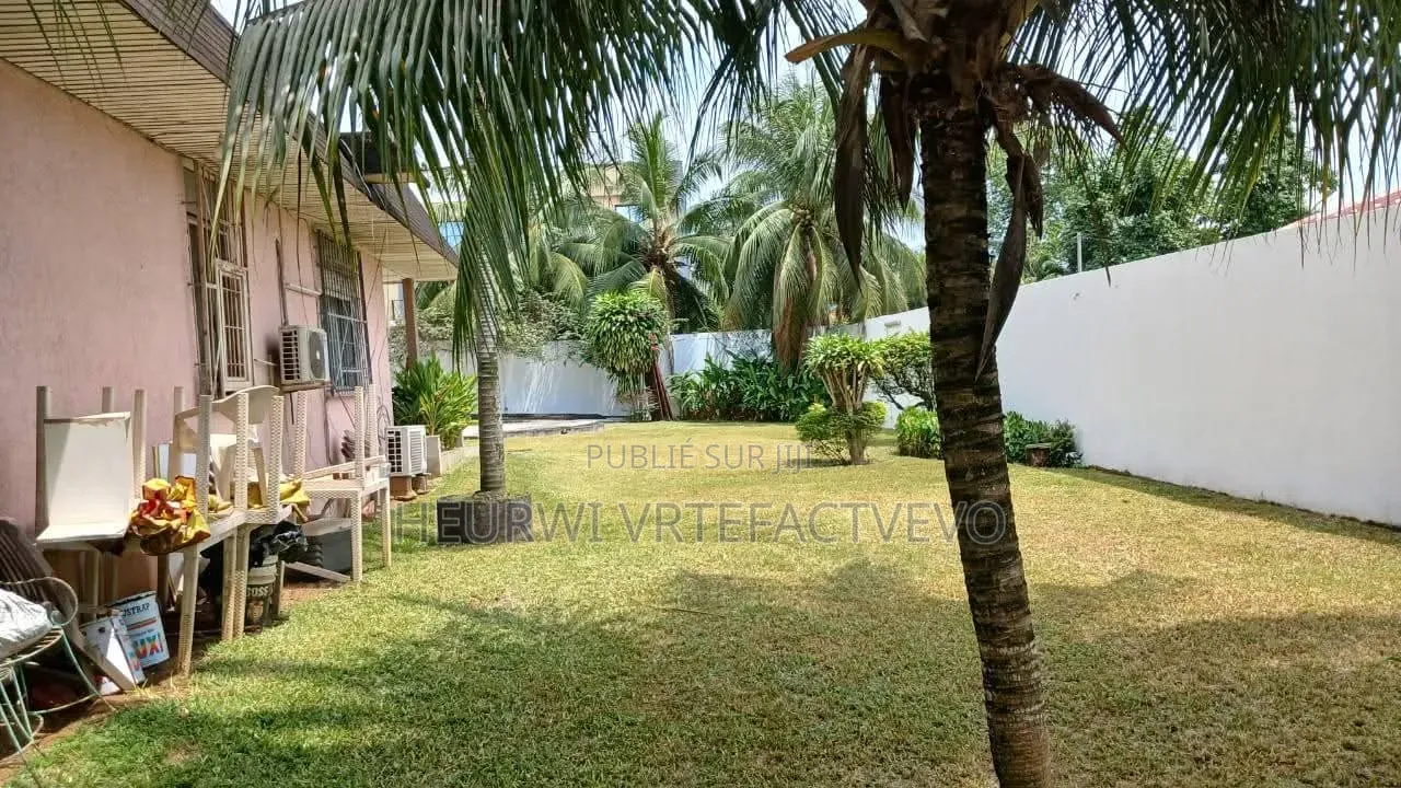 6chbre Villa dans Cocody à Vendre