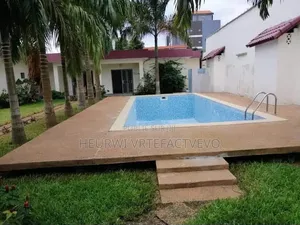 5chbre Villa dans Mermoz, Cocody à Vendre