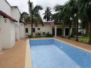 5chbre Villa dans Mermoz, Cocody à Vendre