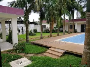 5chbre Villa dans Mermoz, Cocody à Vendre