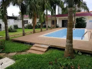 5chbre Villa dans Mermoz, Cocody à Vendre