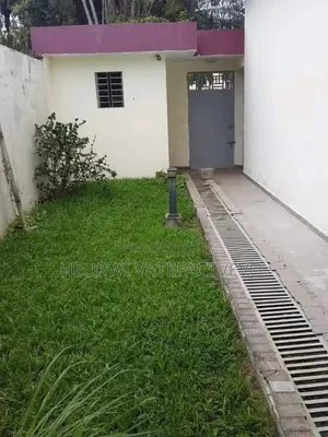 5chbre Villa dans Mermoz, Cocody à Vendre