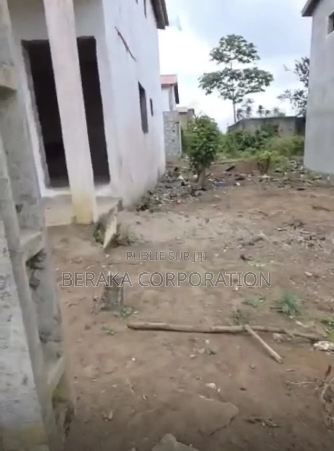 5chbre Duplex dans Beraka Corporation, Bingerville à Vendre