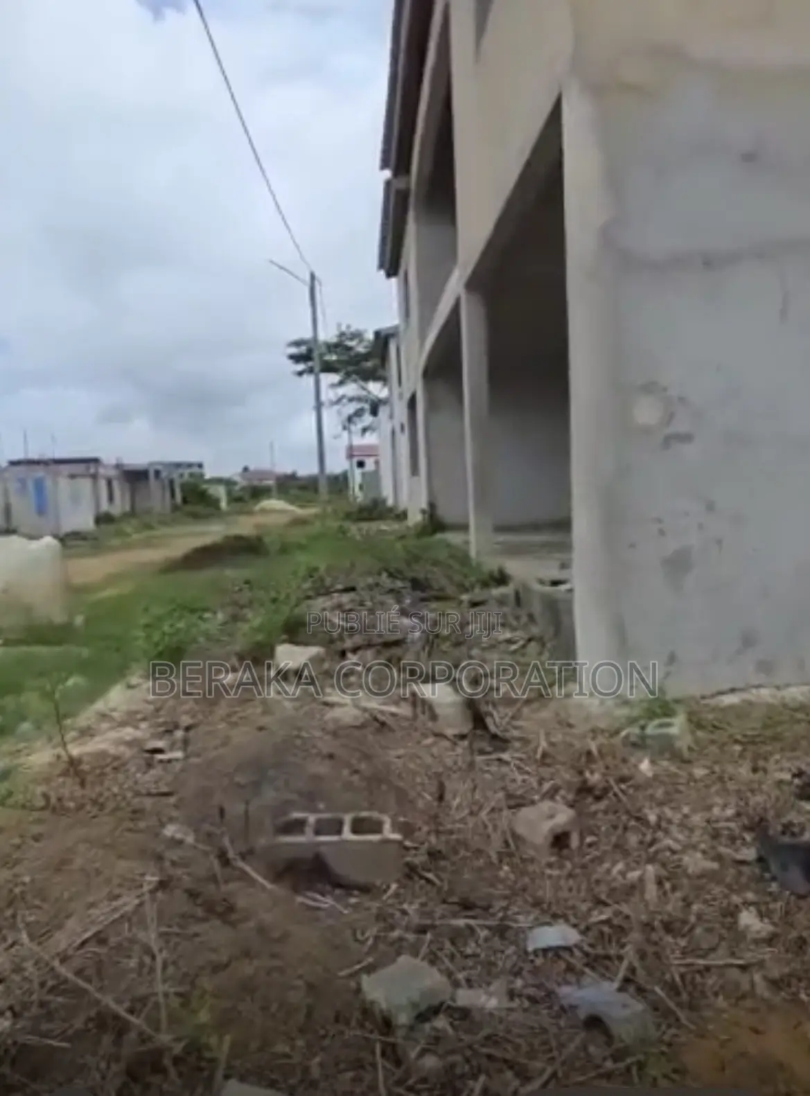 5chbre Duplex dans Beraka Corporation, Bingerville à Vendre