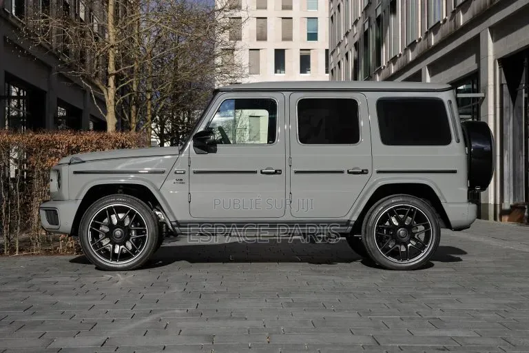 Nouveau Mercedes-Benz G-Class G63 AMG Brabus G700 2025 Gris