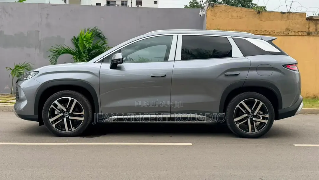 Nouveau BYD Song L DM-i 2025 Gris