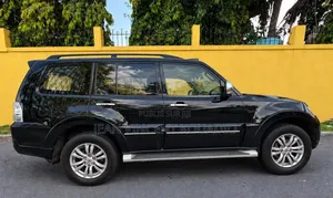 Mitsubishi Pajero 2023 Noir